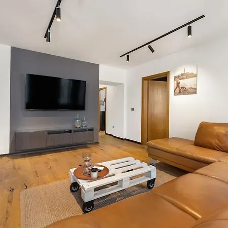 Brown In Center Apartament Pula