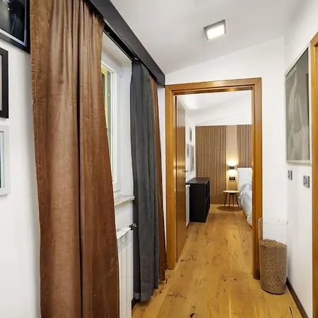 Apartment Brown In Center *