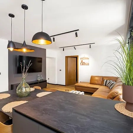 Apartment Brown In Center